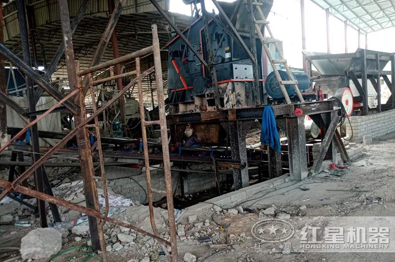 1315反擊破制砂機(jī)沒有篩底能不能出砂？板錘多久換一次？怎么安裝？