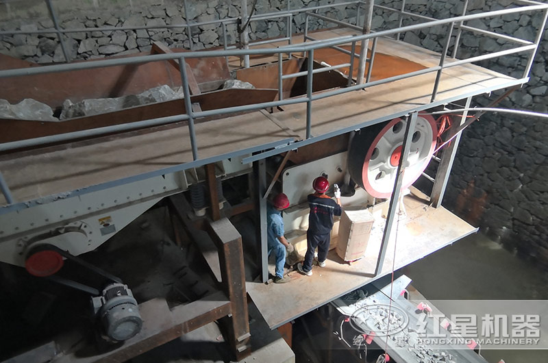 瀝青混凝土用輝綠巖還是玄武巖？鄂式破碎機(jī)碎輝綠巖怎樣？