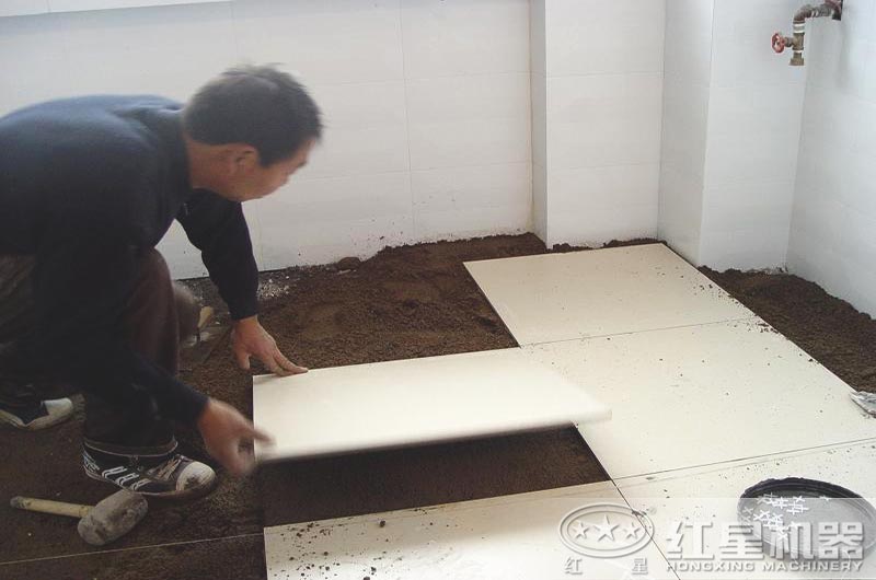 鋪地磚用石粉和沙子哪個(gè)好？制粗石粉用什么制沙機(jī)？